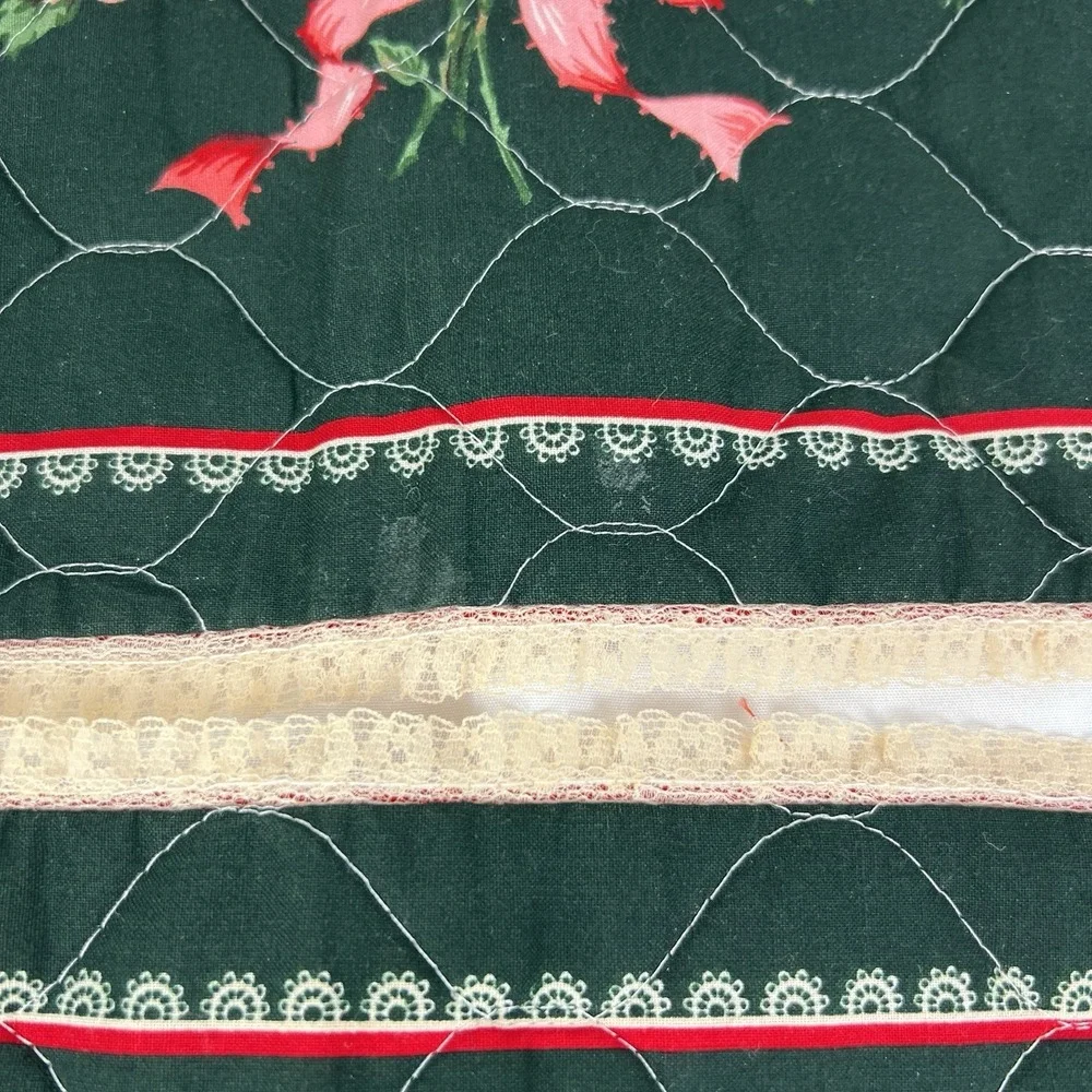 Vintage Quilted Floral Placemats Set‎ of 4 Green Red Cottagecore Holiday Roses